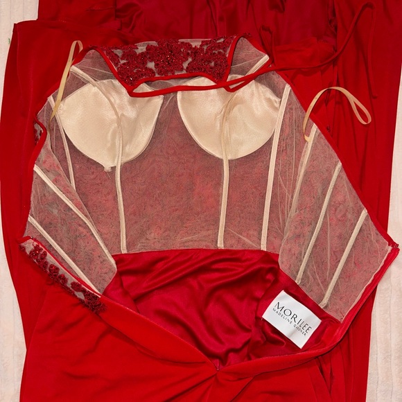 RED PROM DRESS - Picture 6 of 7